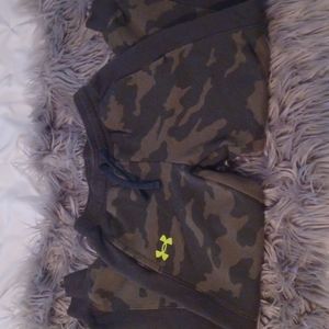 Under Armour Camo Joggers, size YSM
